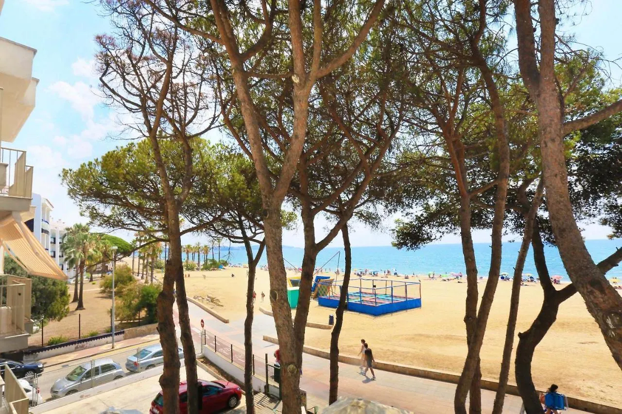 דירות קמברילס Litoral Costa Dorada - Playmar Only Families 0*,